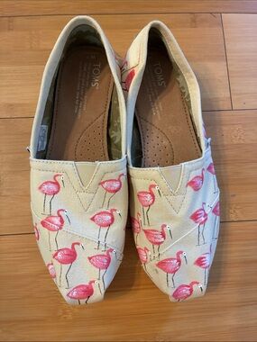 TOMS Women's Cream Canvas Flats with Pink Flamingo Print